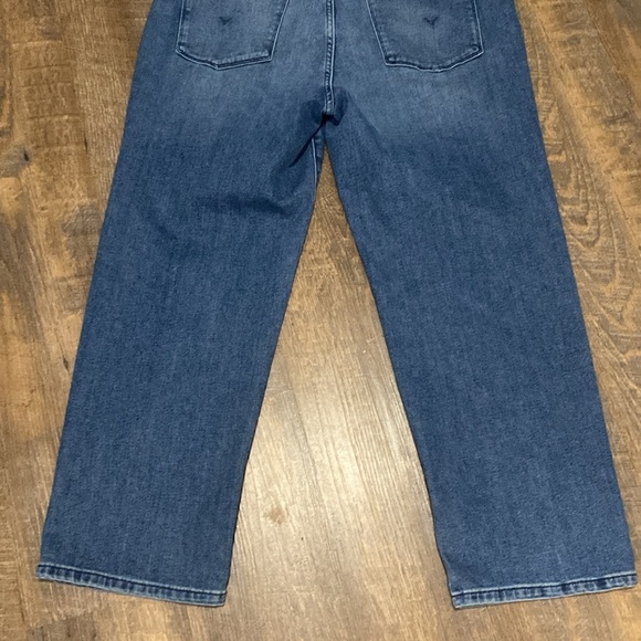 HUSDON NOA YVONNE HIGH RISE STRAIGHT CROP JEAN W/STRETCH AND FADING DETAILS - Picture 12 of 16